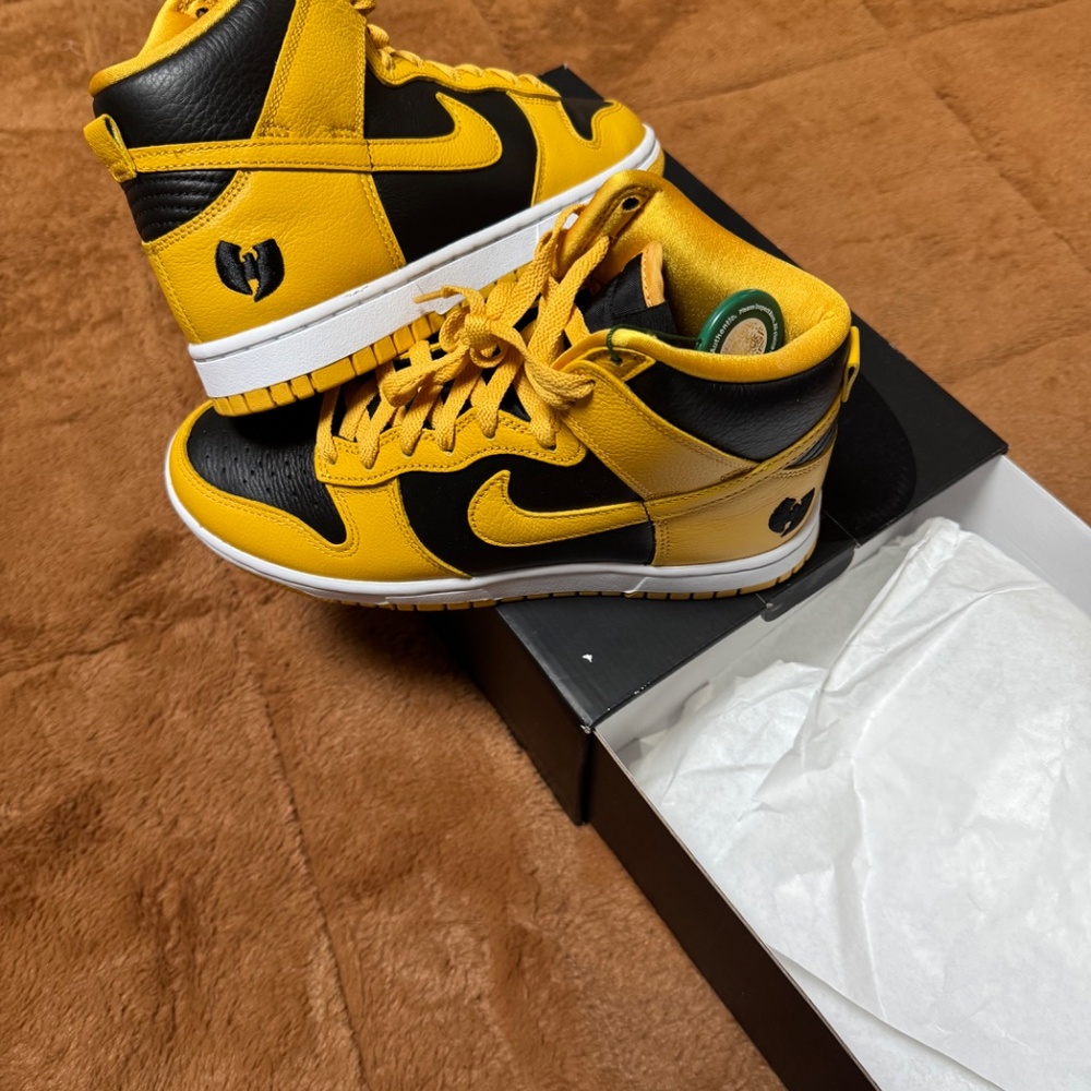 Nike WU Edition Dunk Hi Retro - Picture 2 of 5